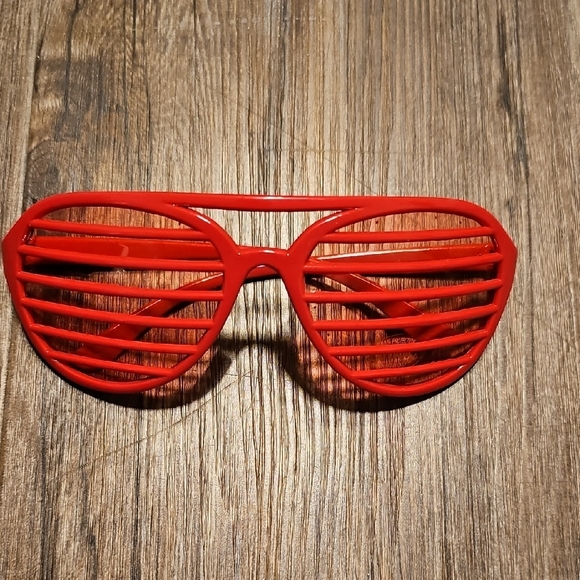 2010s Uv Resistant Red Shutter Sunglasses - Picture 1 of 4